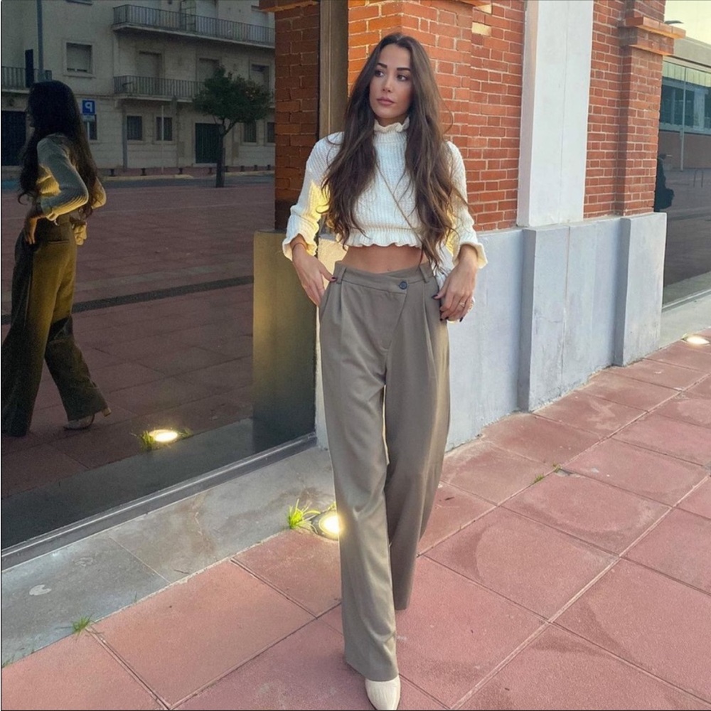 Zara Asymmetrical Front Button Pants.                    Blogger Favorite ❤️